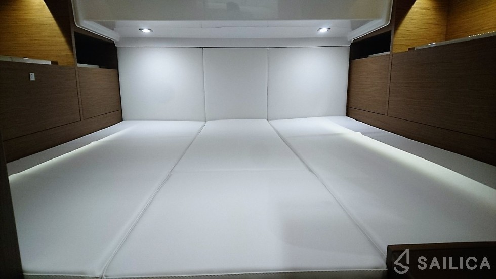 Cap Camarat 10.5 WA - Yacht Charter Sailica