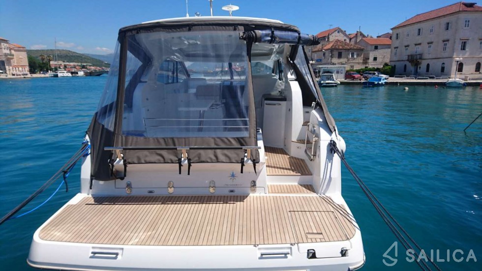 Leader 36 - Yacht Charter Sailica
