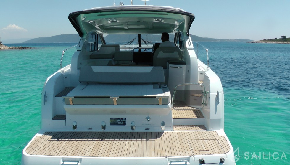 Leader 36 - Yacht Charter Sailica