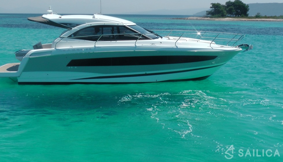 Leader 36 - Yacht Charter Sailica