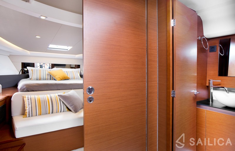 Leader 36 - Yacht Charter Sailica