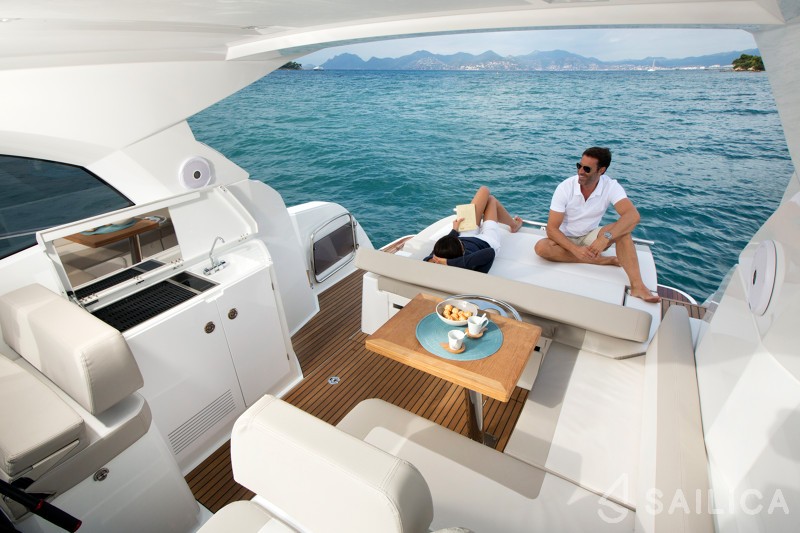 Leader 36 - Yacht Charter Sailica