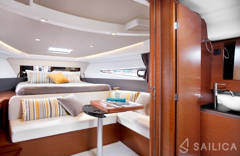 Leader 36 - Yacht Charter Sailica