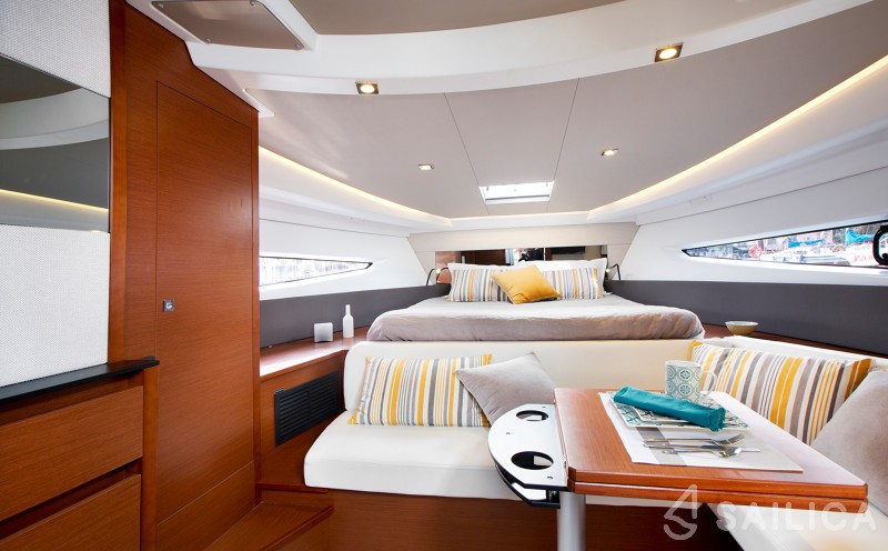 Leader 36 - Yacht Charter Sailica