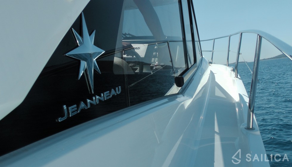 Leader 36 - Yacht Charter Sailica