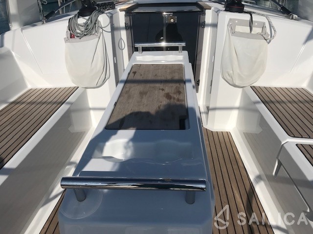 Oceanis 38.1 - Yacht Charter Sailica
