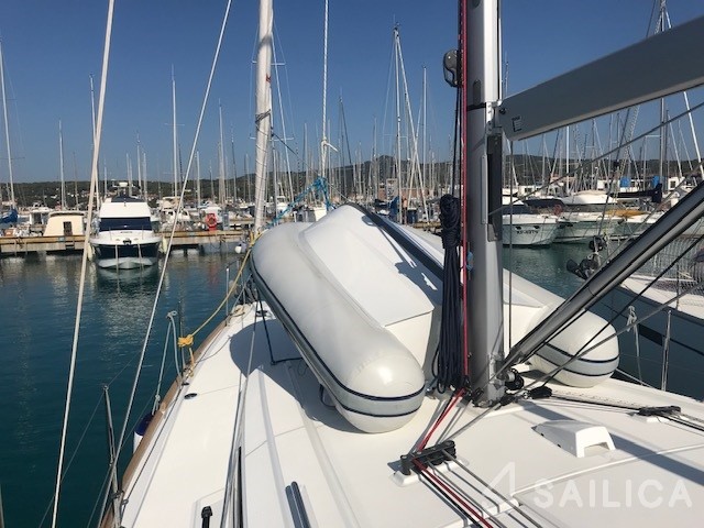 Oceanis 38.1 - Yacht Charter Sailica
