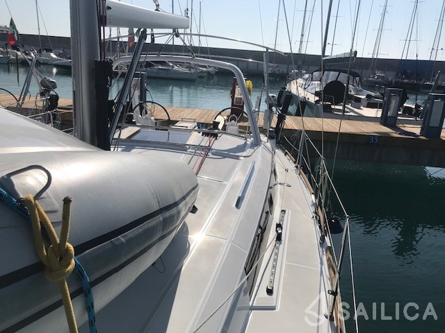 Oceanis 38.1 - Yacht Charter Sailica