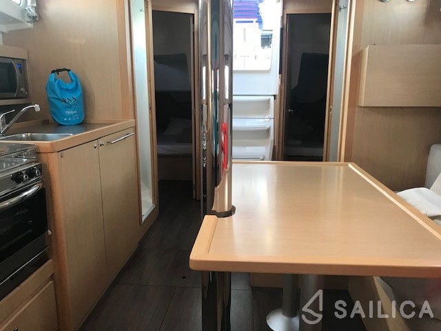 Oceanis 38.1 - Yacht Charter Sailica