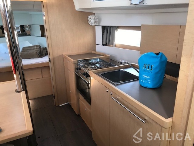 Oceanis 38.1 - Yacht Charter Sailica