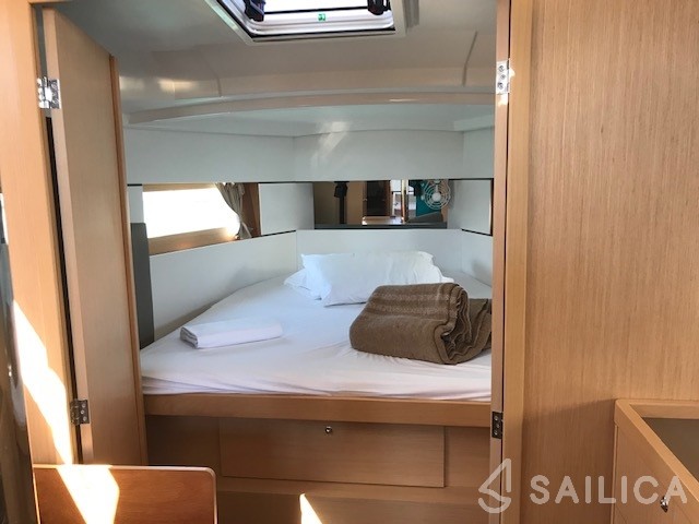 Oceanis 38.1 - Yacht Charter Sailica