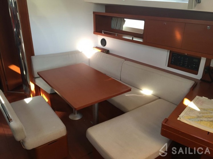 Oceanis 45 - Yacht Charter Sailica