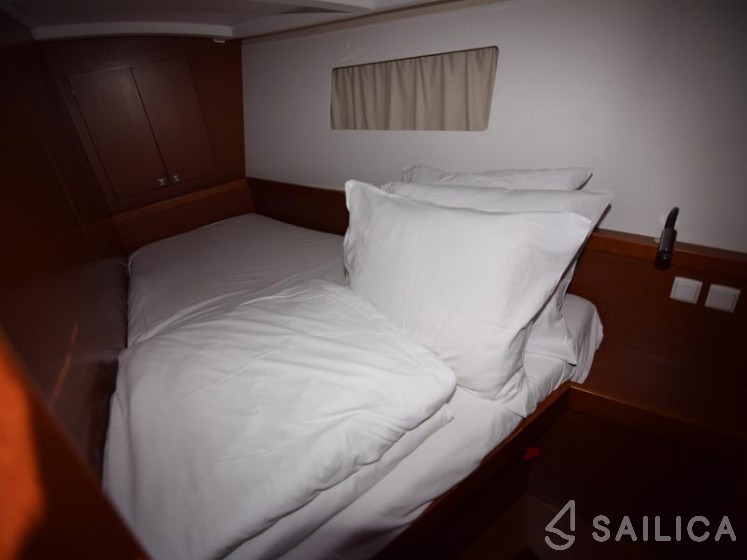 Oceanis 45 - Yacht Charter Sailica