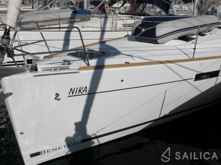 Oceanis 45 - Yacht Charter Sailica