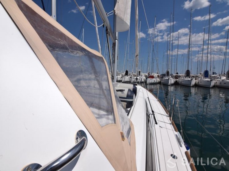 Oceanis 45 - Yacht Charter Sailica