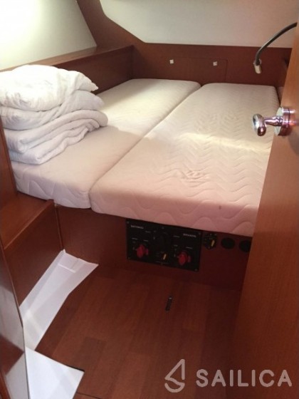 Oceanis 45 - Yacht Charter Sailica