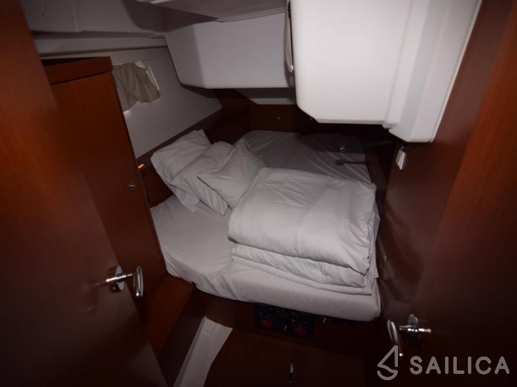 Oceanis 45 - Yacht Charter Sailica