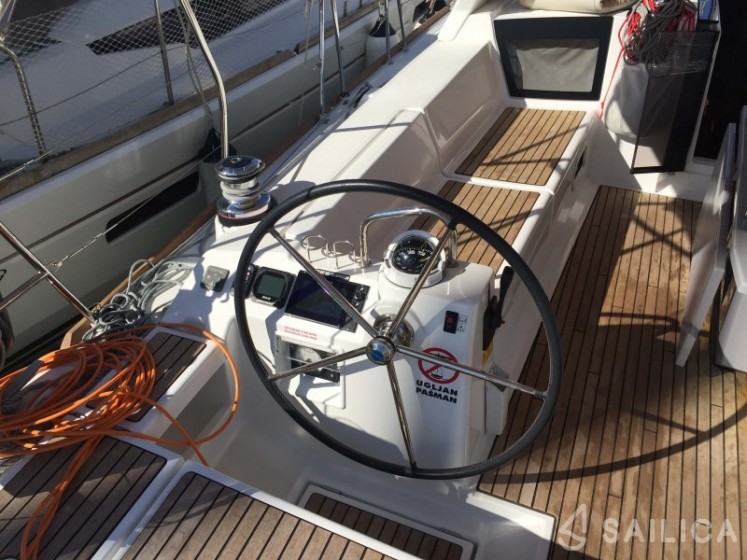Oceanis 45 - Yacht Charter Sailica