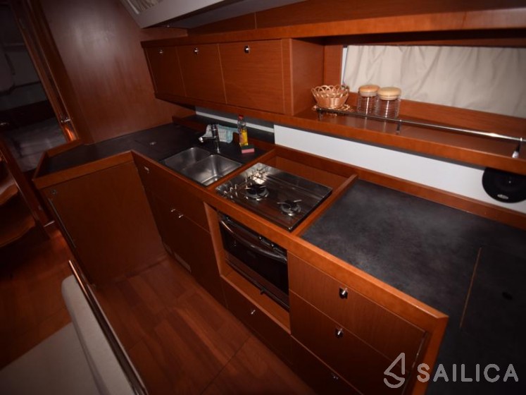 Oceanis 45 - Yacht Charter Sailica