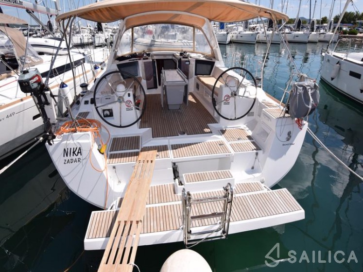 Oceanis 45 - Yacht Charter Sailica