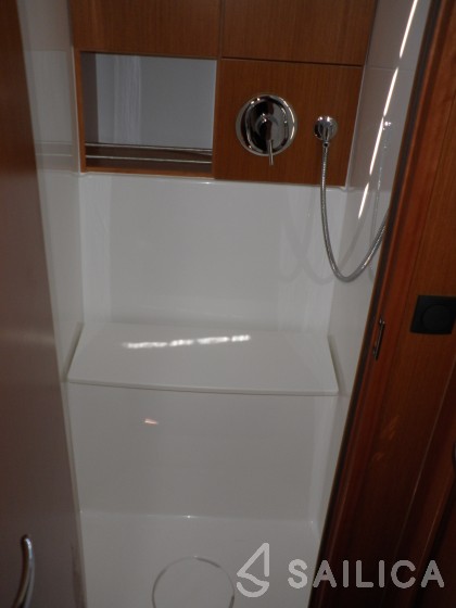 Oceanis 45 - Yacht Charter Sailica