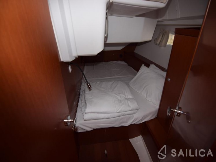 Oceanis 45 - Yacht Charter Sailica
