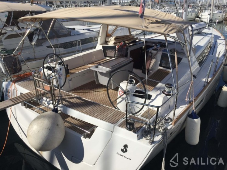 Oceanis 45 - Yacht Charter Sailica