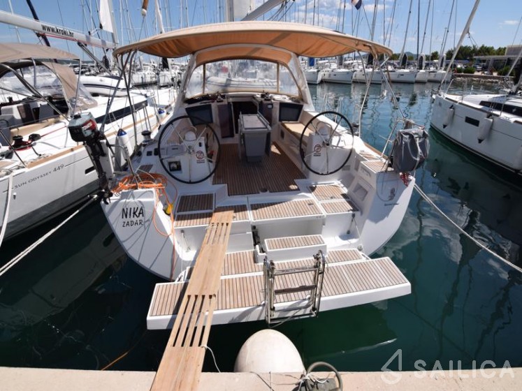 Oceanis 45 - Yacht Charter Sailica