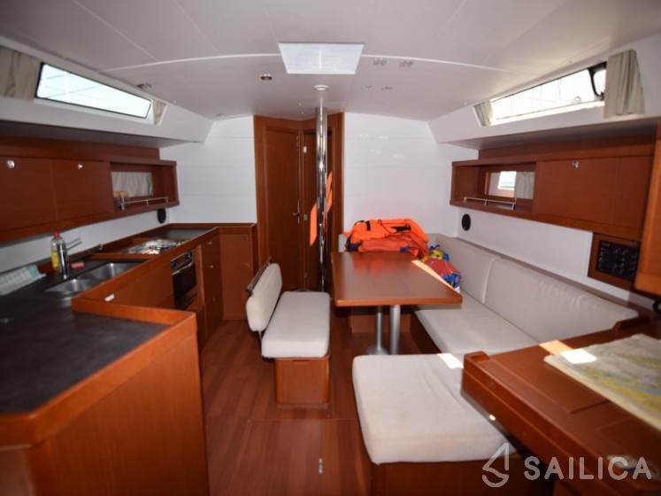 Oceanis 45 - Yacht Charter Sailica