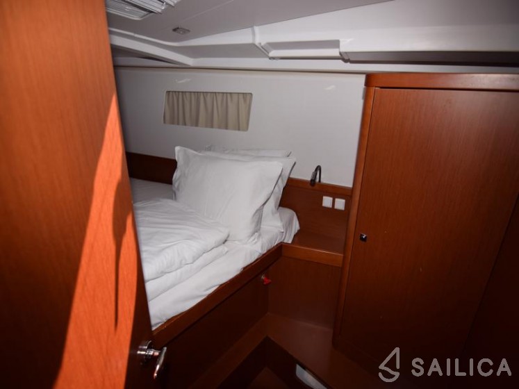 Oceanis 45 - Yacht Charter Sailica