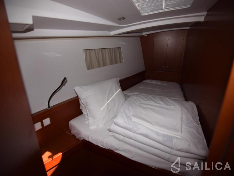 Oceanis 45 - Yacht Charter Sailica