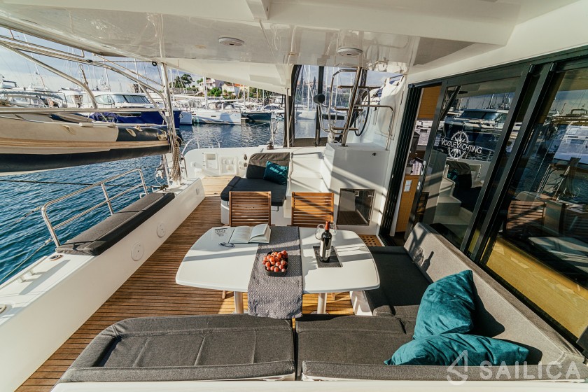 Lagoon 42 - Yacht Charter Sailica