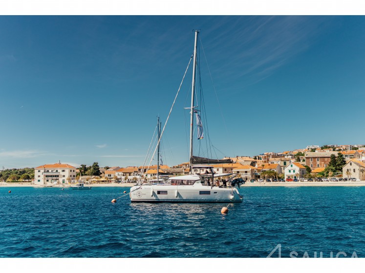 Lagoon 42 - Yacht Charter Sailica