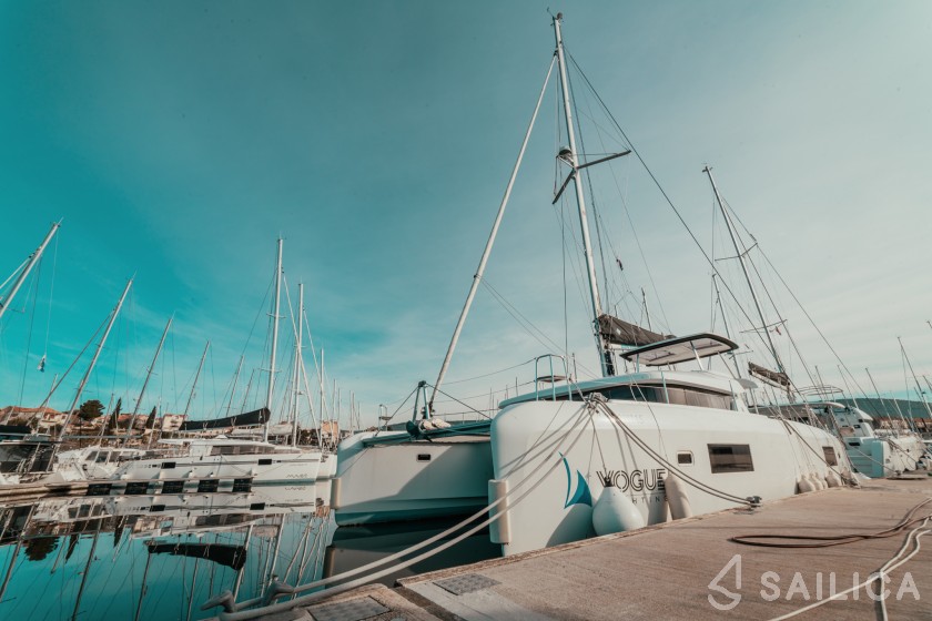 Lagoon 42 - Yacht Charter Sailica