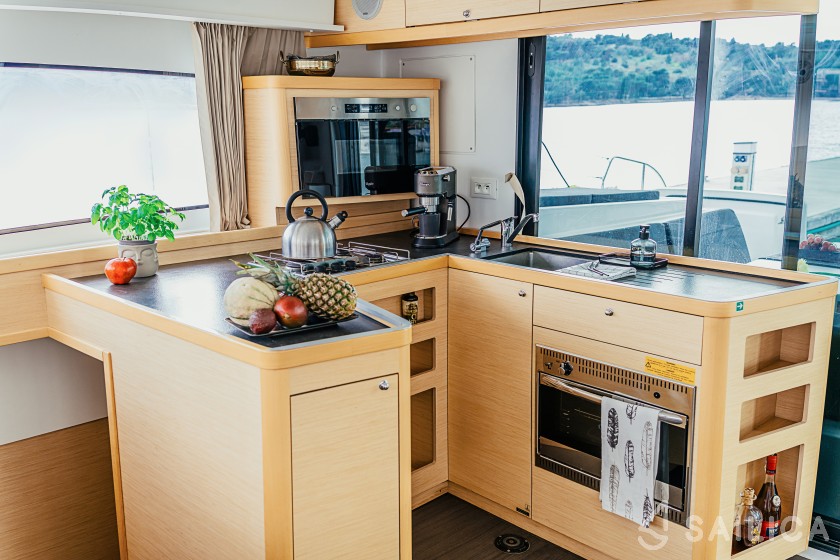 Lagoon 42 - Yacht Charter Sailica