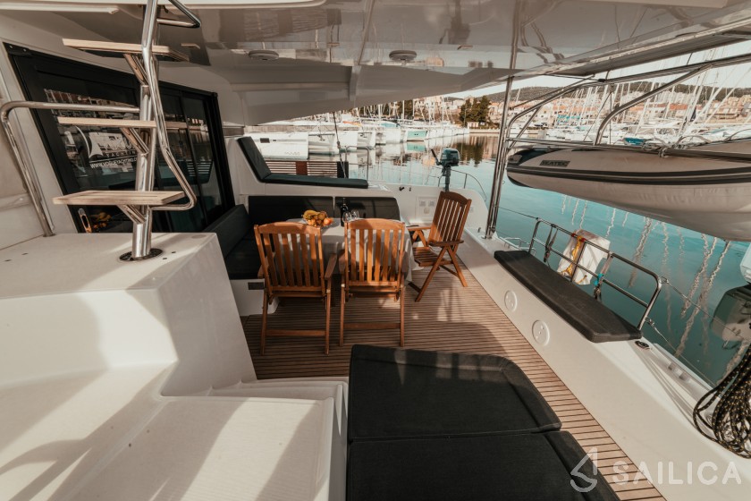 Lagoon 42 - Yacht Charter Sailica