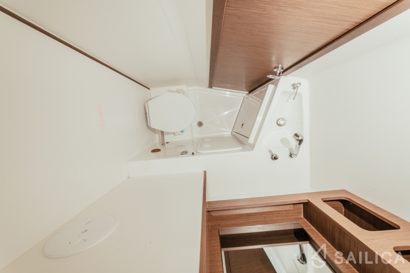 Lagoon 42 - Yacht Charter Sailica
