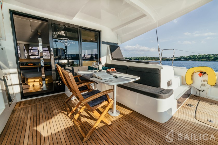 Lagoon 42 - Yacht Charter Sailica