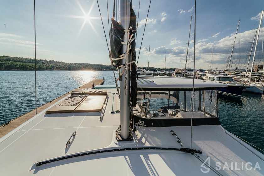Lagoon 42 - Yacht Charter Sailica