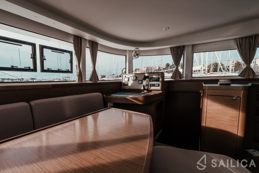 Lagoon 42 - Yacht Charter Sailica