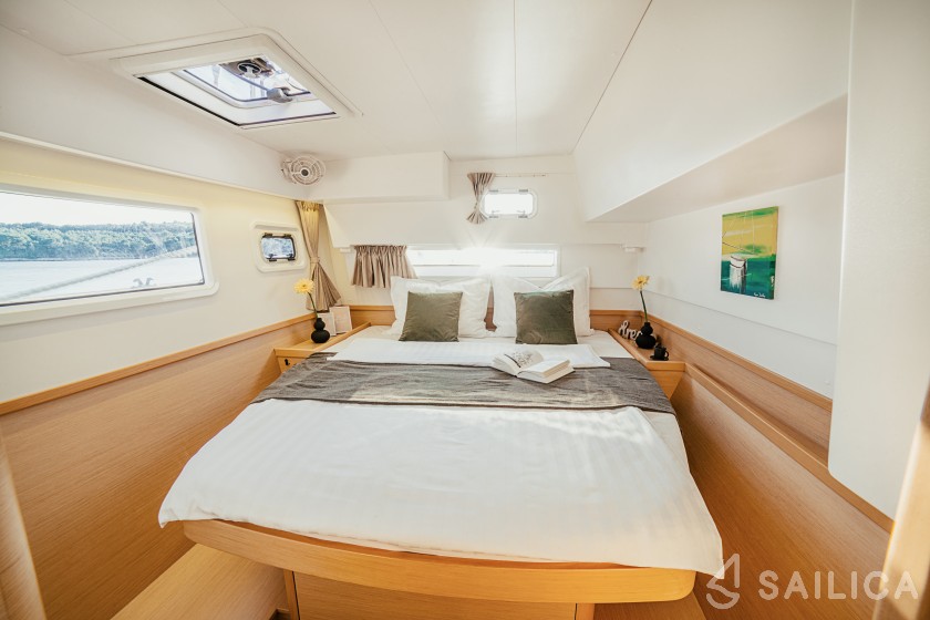 Lagoon 42 - Yacht Charter Sailica