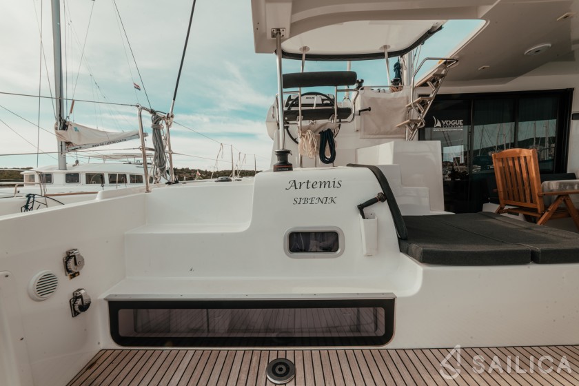 Lagoon 42 - Yacht Charter Sailica