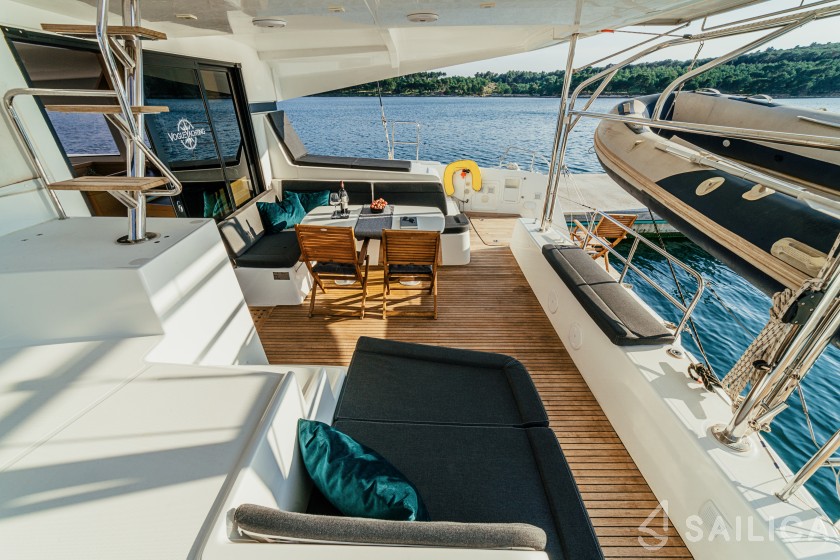 Lagoon 42 - Yacht Charter Sailica
