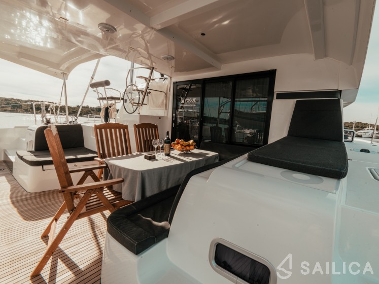 Lagoon 42 - Yacht Charter Sailica
