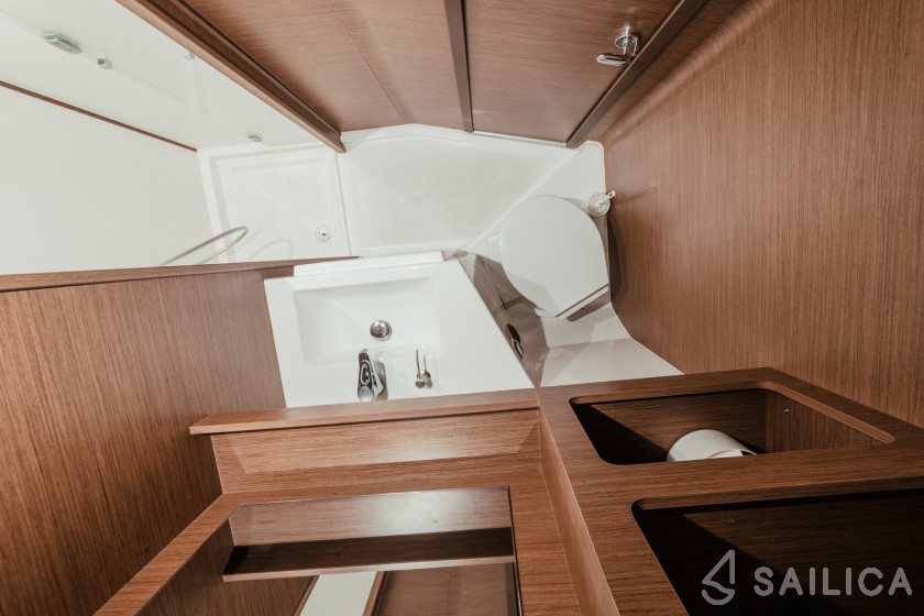 Lagoon 42 - Yacht Charter Sailica