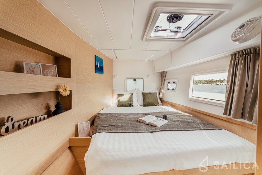 Lagoon 42 - Yacht Charter Sailica