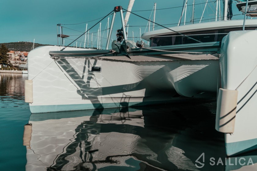 Lagoon 42 - Yacht Charter Sailica