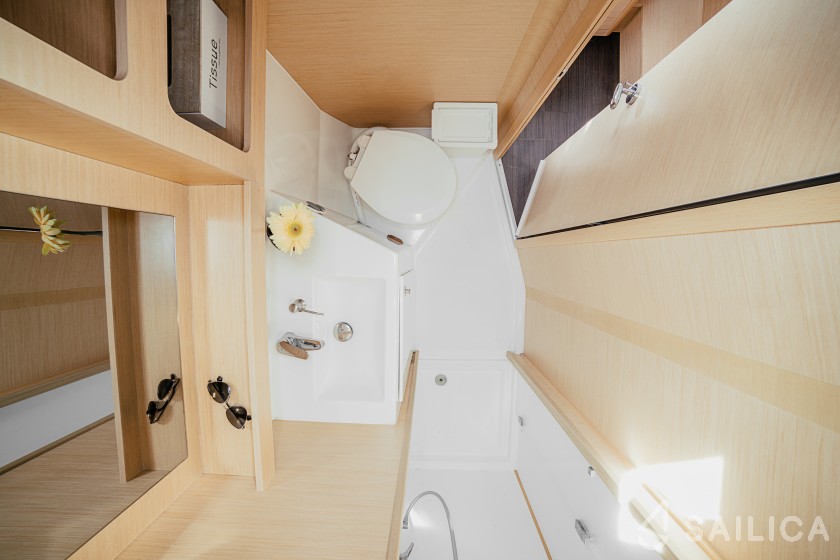Lagoon 42 - Yacht Charter Sailica