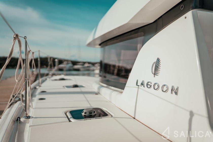Lagoon 42 - Yacht Charter Sailica