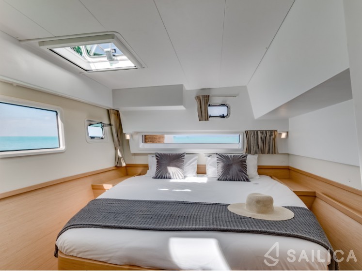 Lagoon 42 - Yacht Charter Sailica